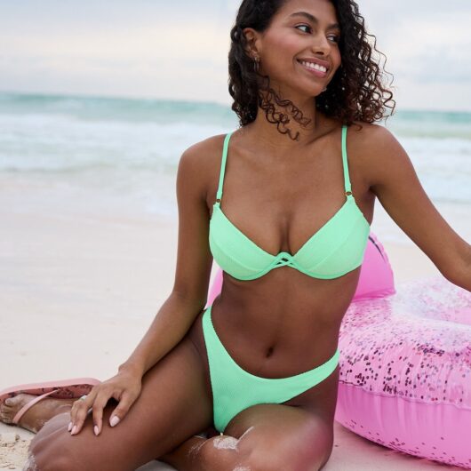 Boux Avenue Ibiza crinkle plunge bikini top - Green - 30C
